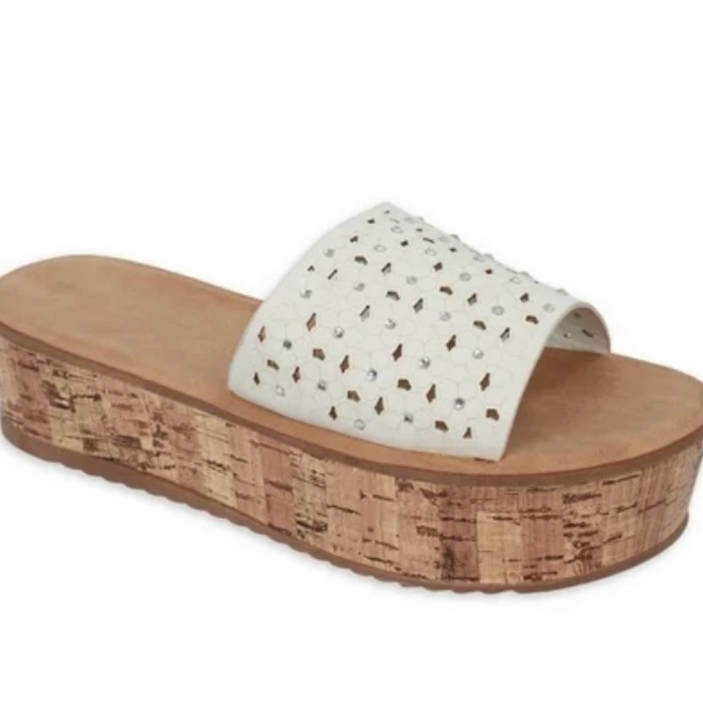 Sizes 8, 8.5, 9, 10, 11  Alexis Bendel Crochet Low Heel Platform Wedge Sandal - Picture 2 of 5